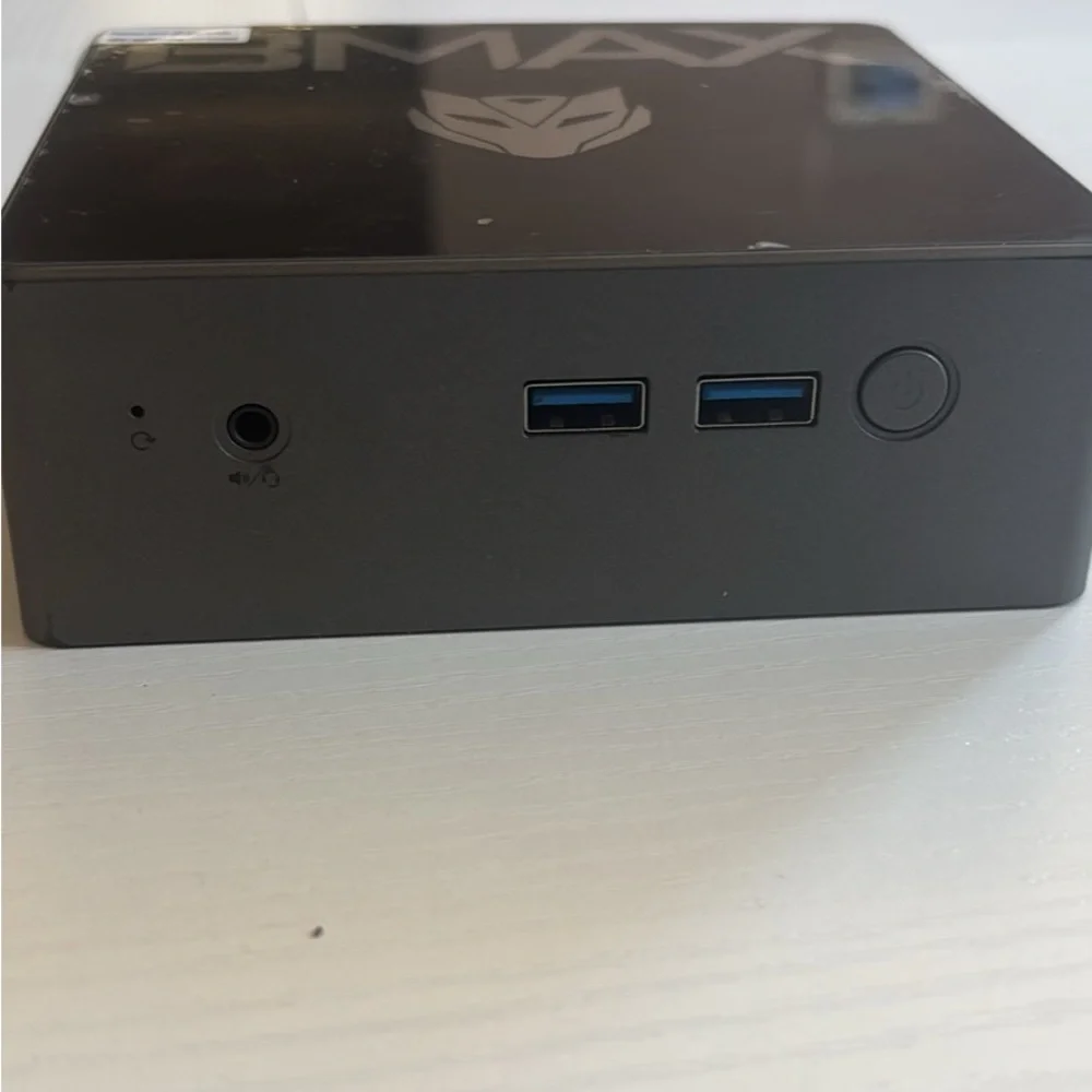 BMAX mini pc black and silver